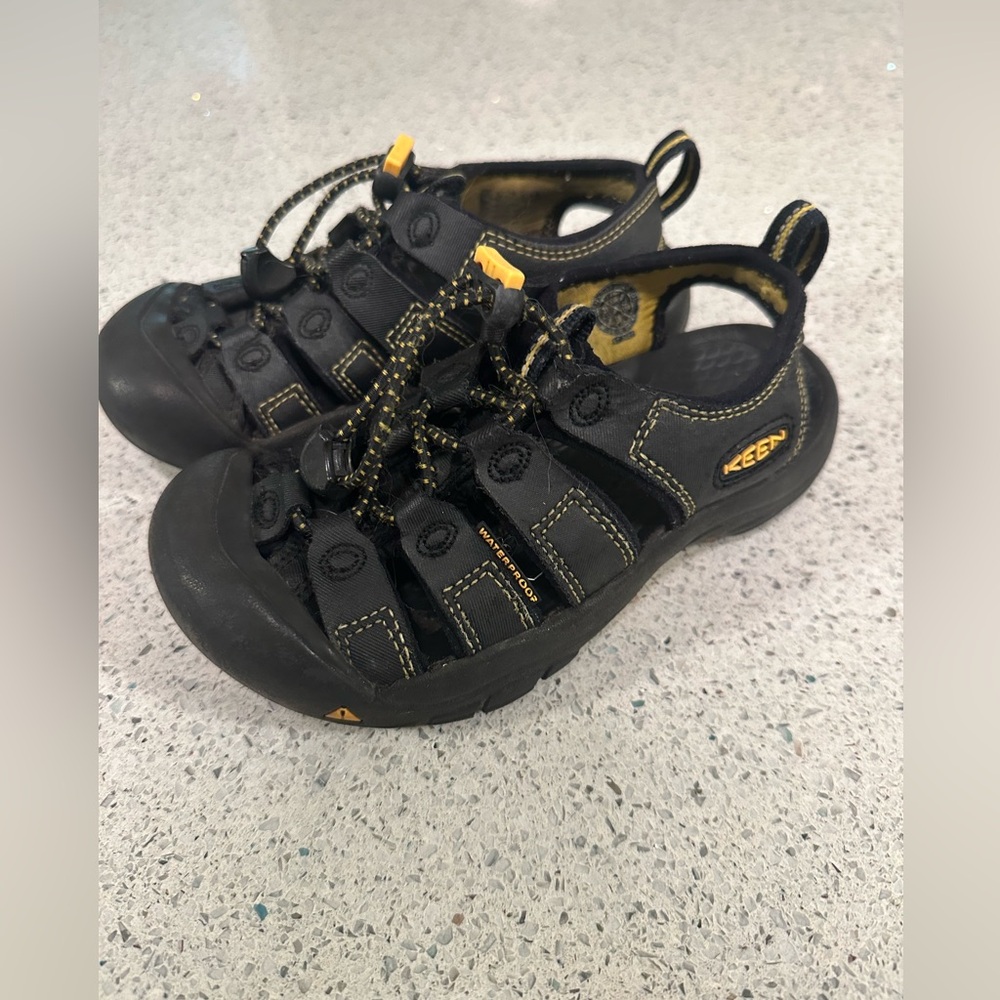 KEEN Kids Black Learher Outdoor Sandals 13